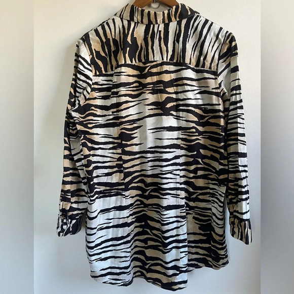 Chico's Button Down Tunic Shirt, Tiger Print, Women's Large - Picture 2 of 8